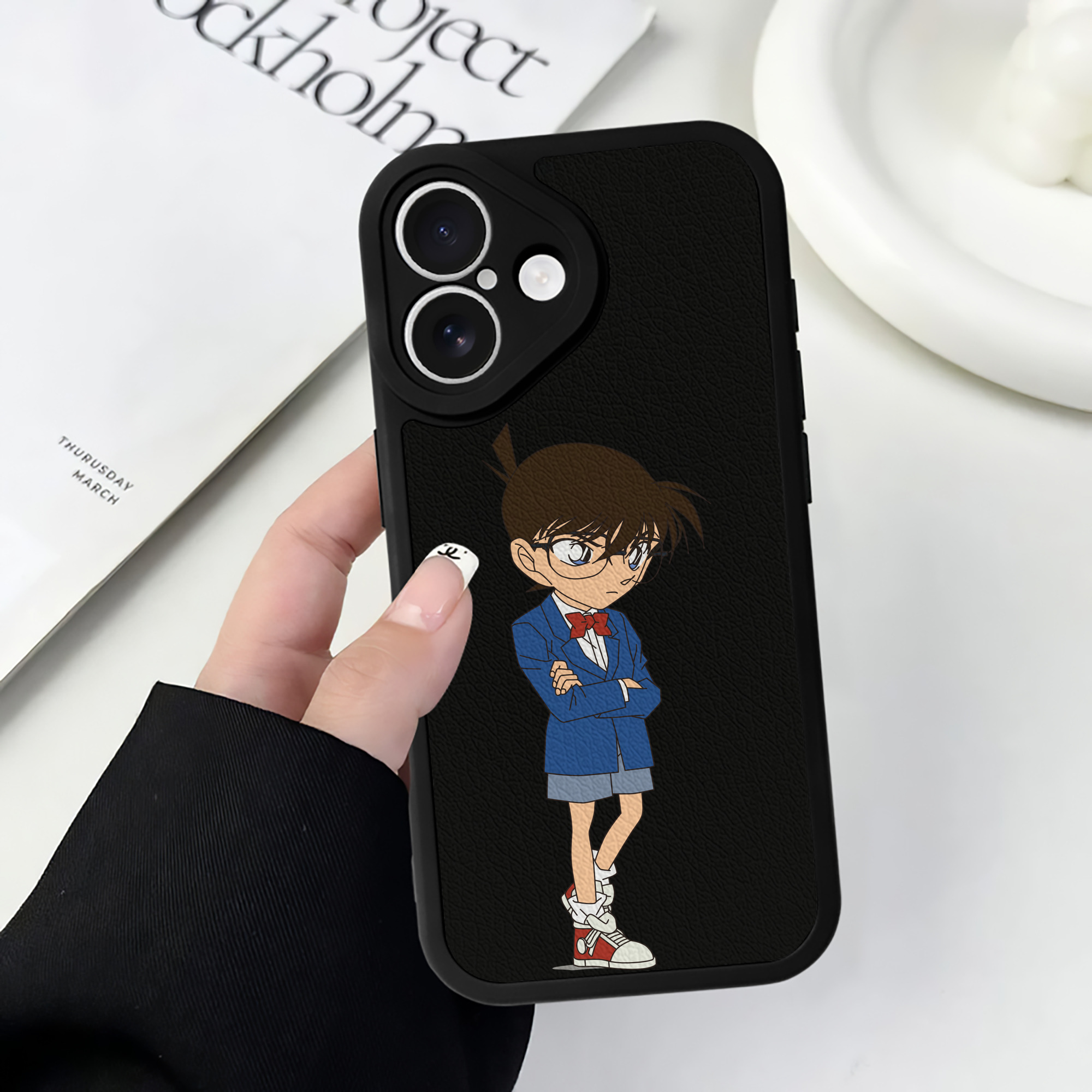 （画像用） 名探偵コナン 江戸川 コナン Detective Conan Conan Edogawa 【iPhone 16シリーズ対応】シリコンスマホケース（レザー調） 材質：シリコン